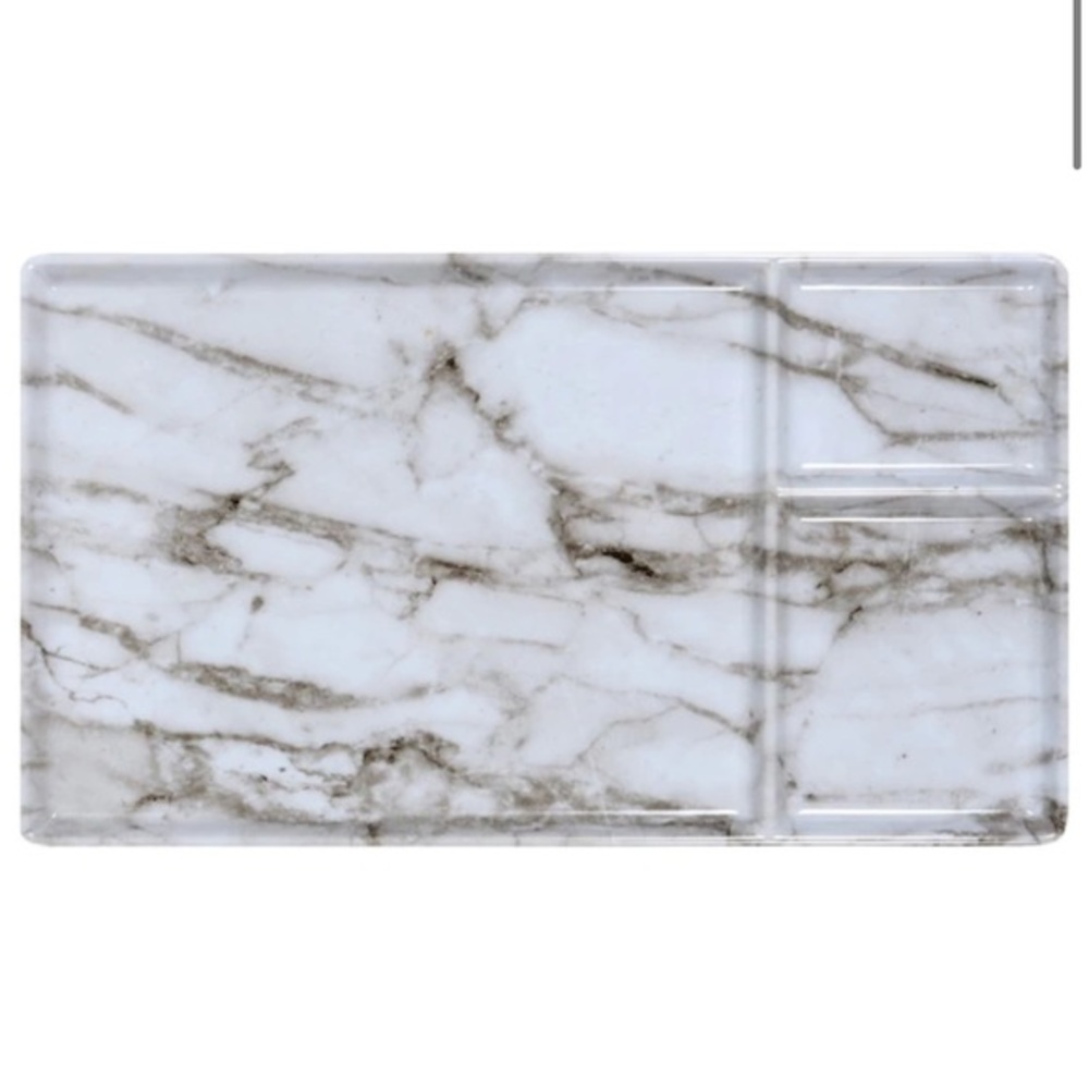 ✌🏼3/$30✌🏼White Marble Plastic Tray